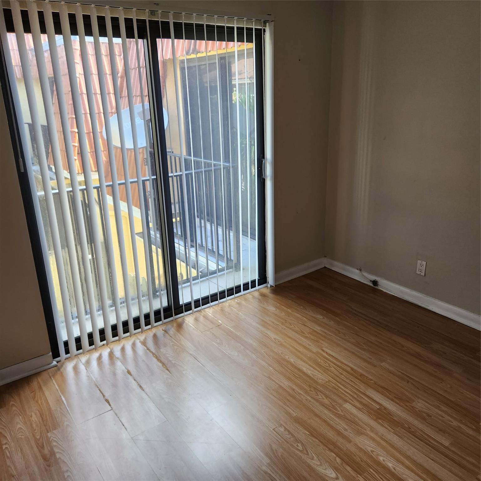Woodlake Village Twnhms C - Residential Lease