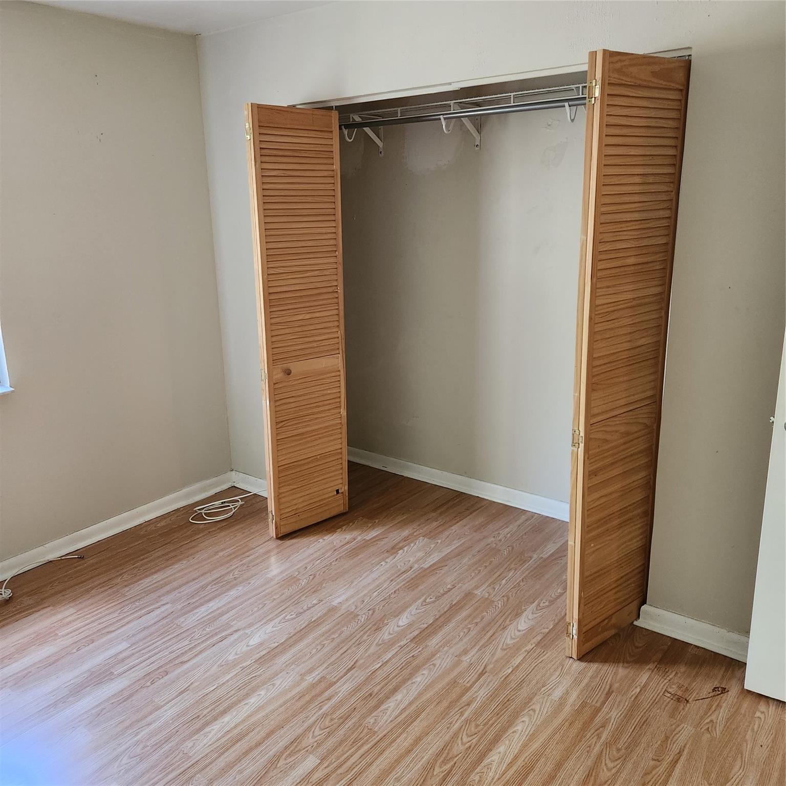 Woodlake Village Twnhms C - Residential Lease