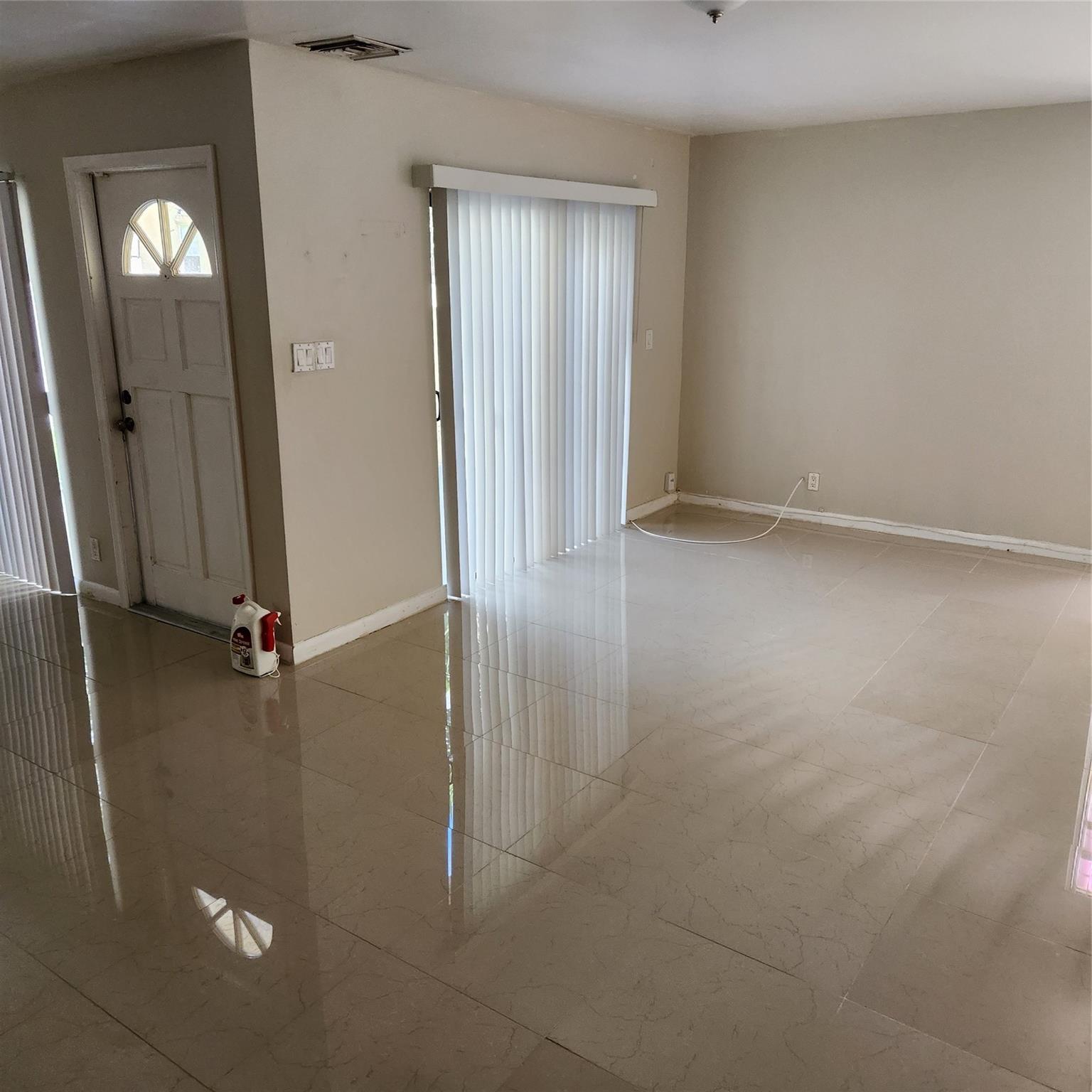 Woodlake Village Twnhms C - Residential Lease