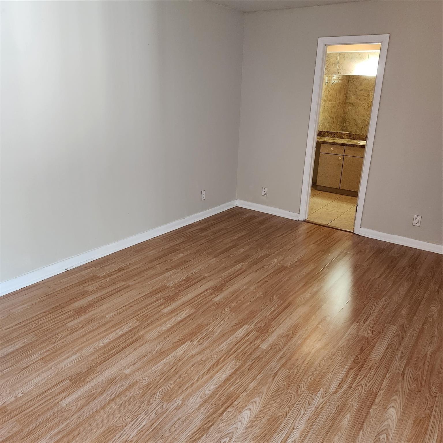 Woodlake Village Twnhms C - Residential Lease