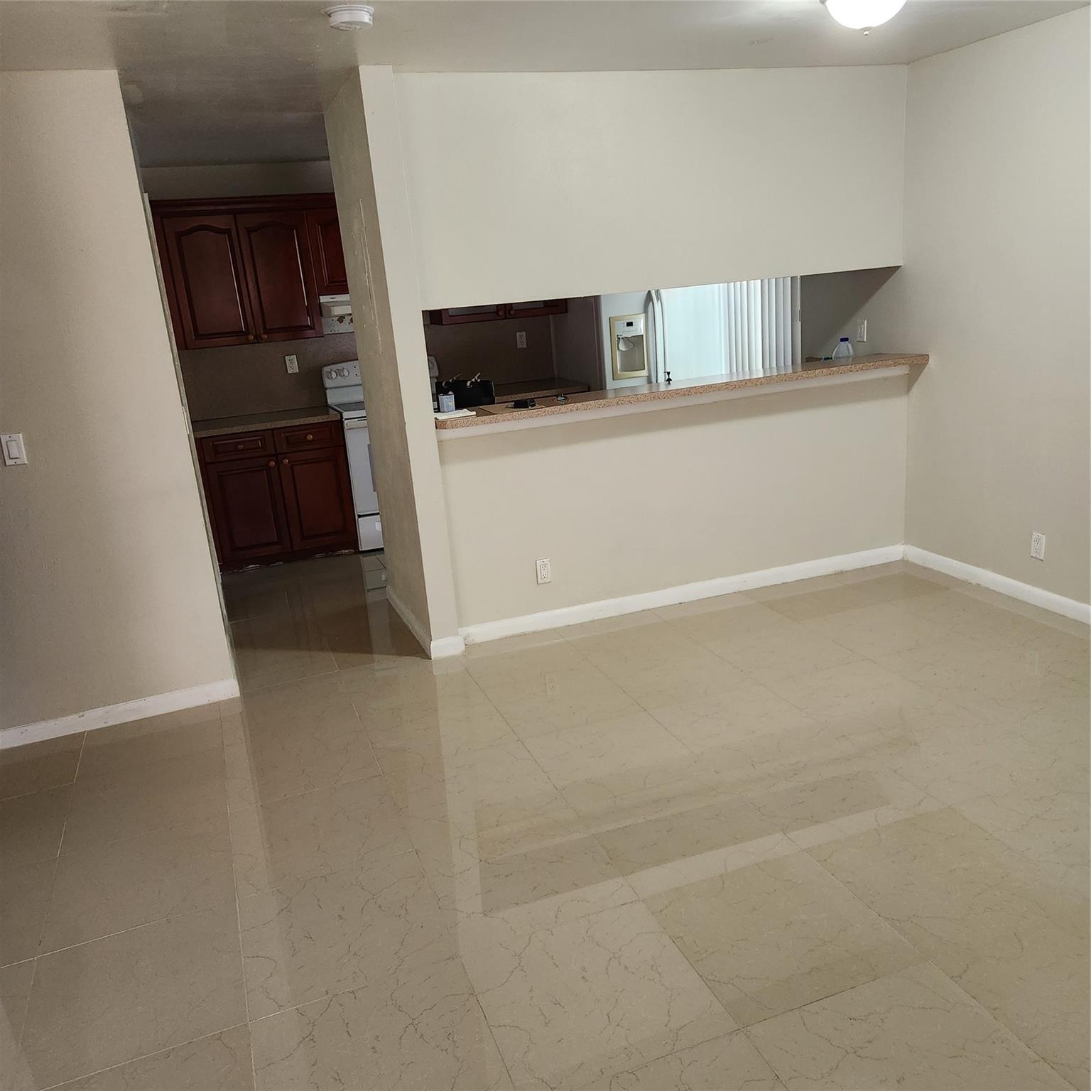 Woodlake Village Twnhms C - Residential Lease