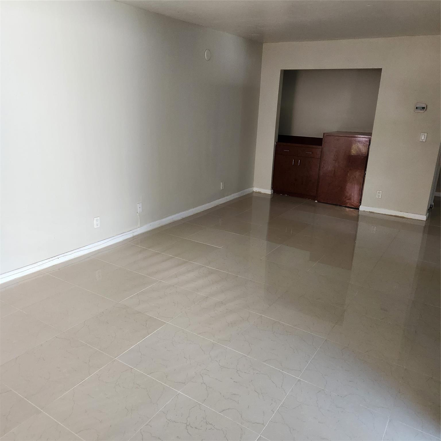 Woodlake Village Twnhms C - Residential Lease