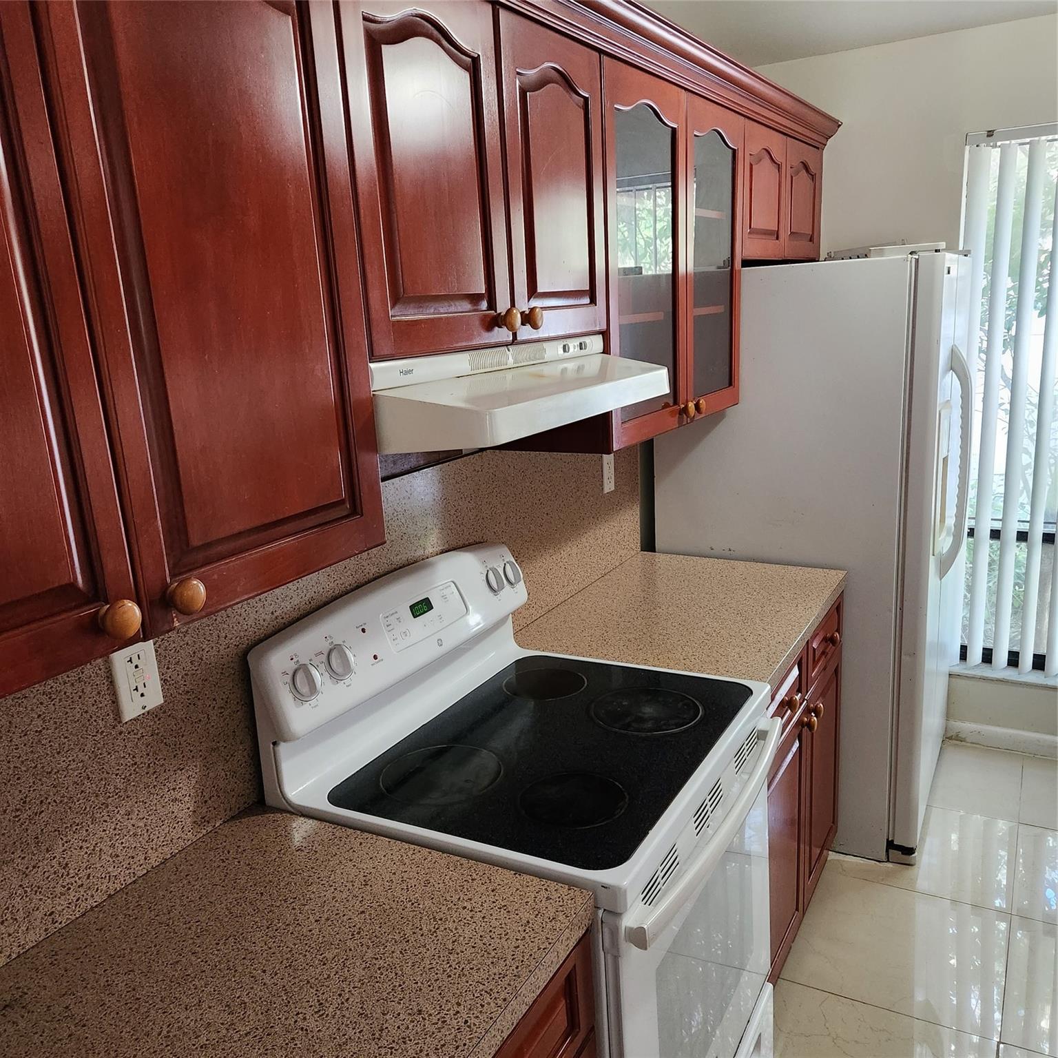 Woodlake Village Twnhms C - Residential Lease