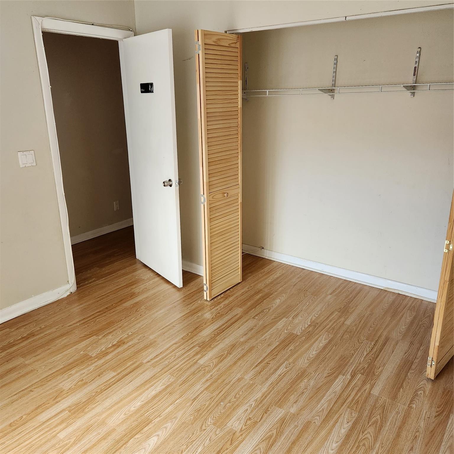 Woodlake Village Twnhms C - Residential Lease