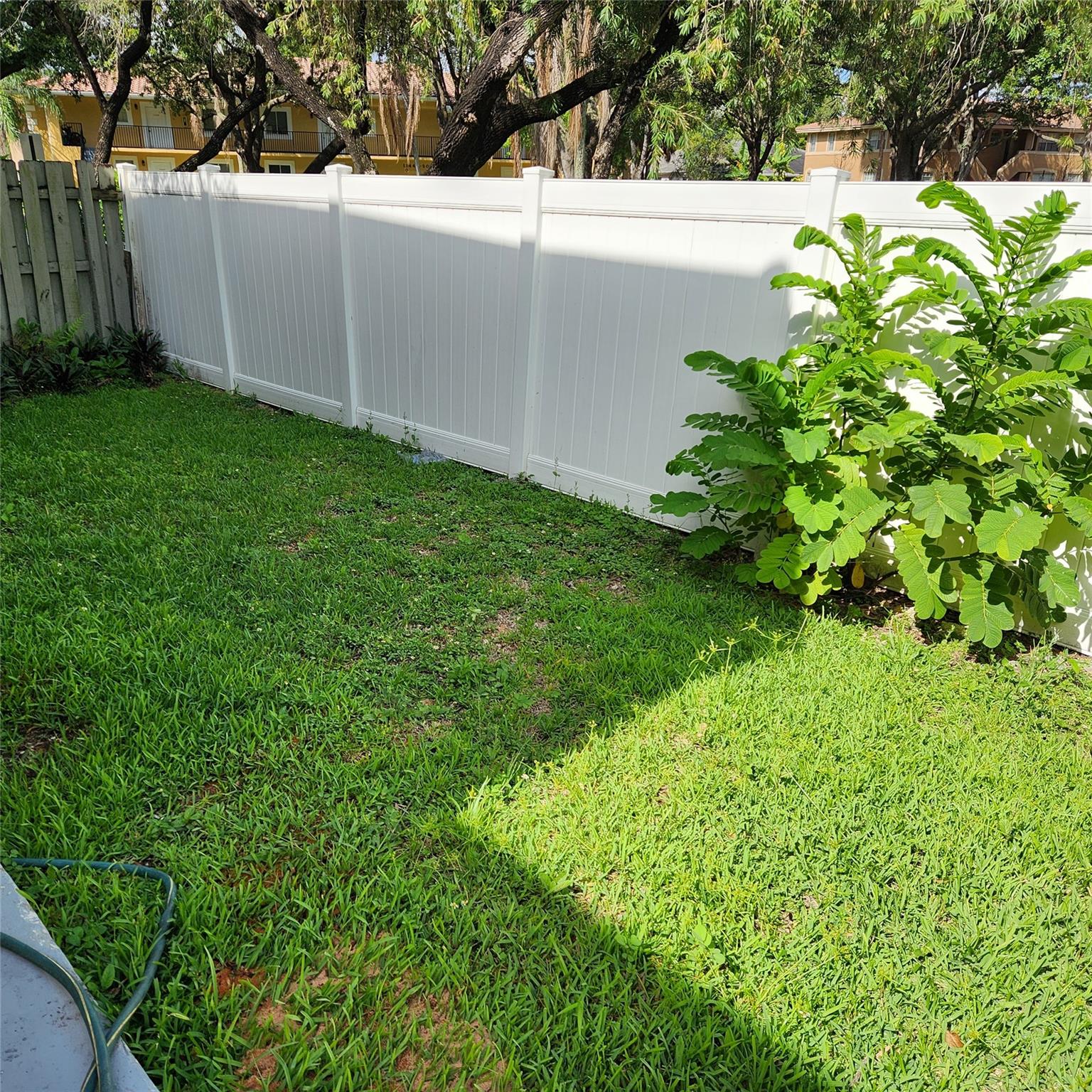 Spacious townhouse with fenced front patio, washer & dryer in unit. Located close to the Sawgrass Expwy.