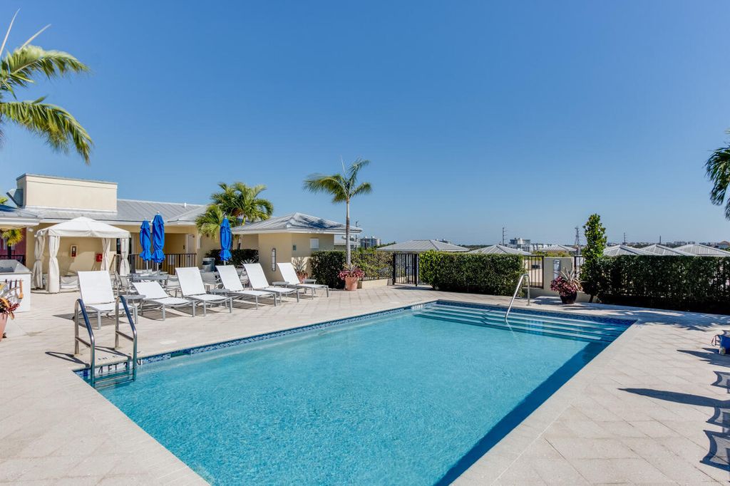 Photo of 235 NE 1st Street, Delray Beach, FL 33444 (MLS # B26009259)