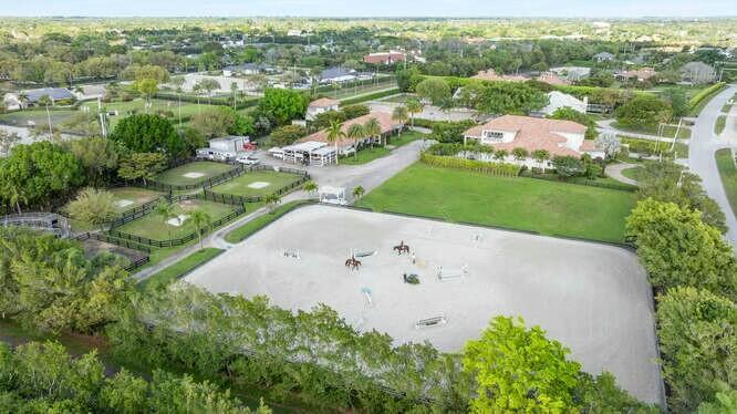 14471 EQUESTRIAN Way, Wellington, FL, 33414/$385,000 4 14471 EQUESTRIAN Way