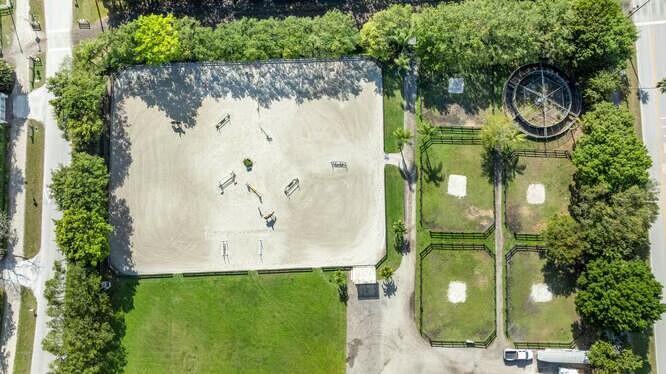 14471 EQUESTRIAN Way, Wellington, FL, 33414/$385,000 3 14471 EQUESTRIAN Way
