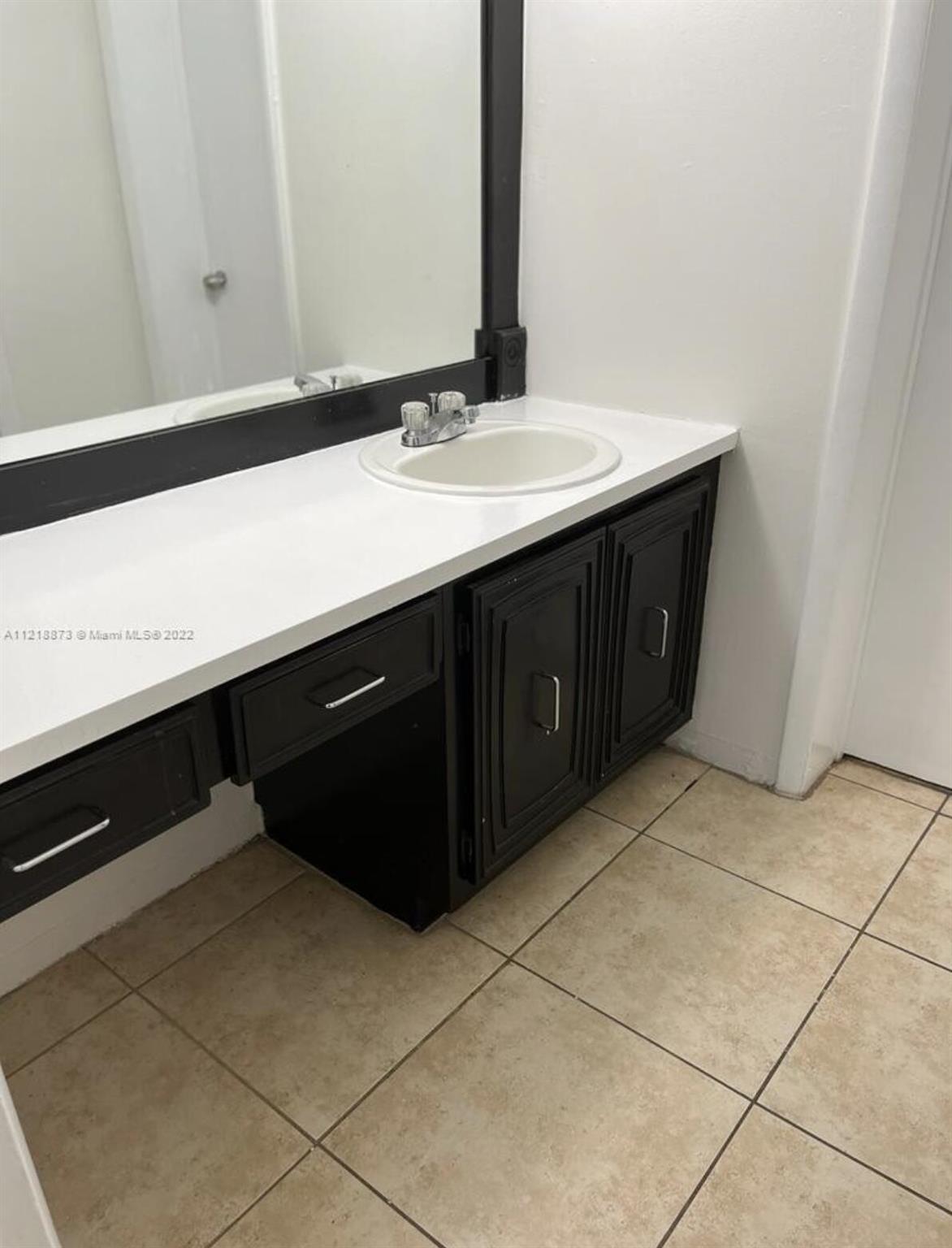 484 NW 165th St Road Street A211