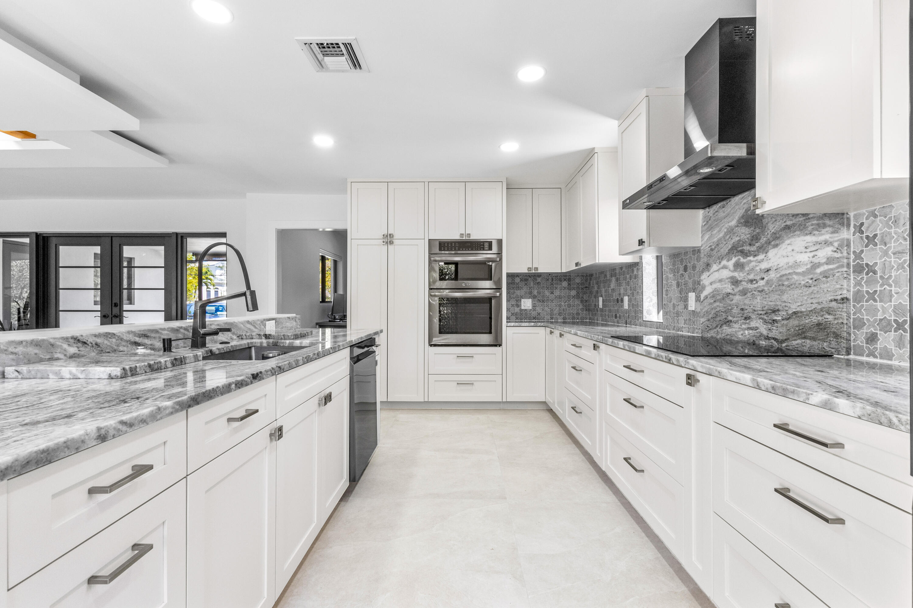 501 NW High St Street