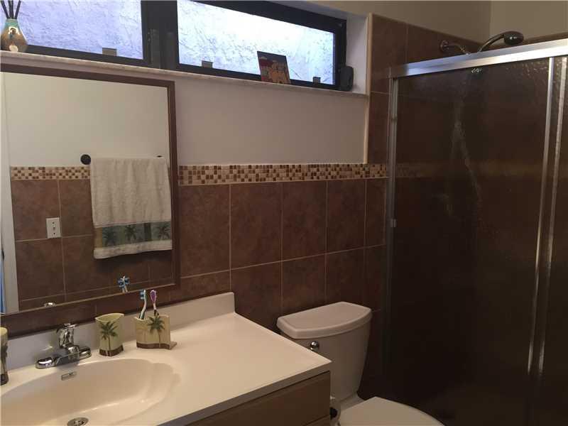 VILLAS OF PLANTATION 100- - Residential Lease