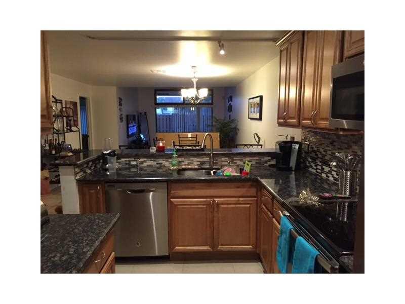 VILLAS OF PLANTATION 100- - Residential Lease