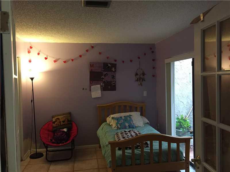 VILLAS OF PLANTATION 100- - Residential Lease