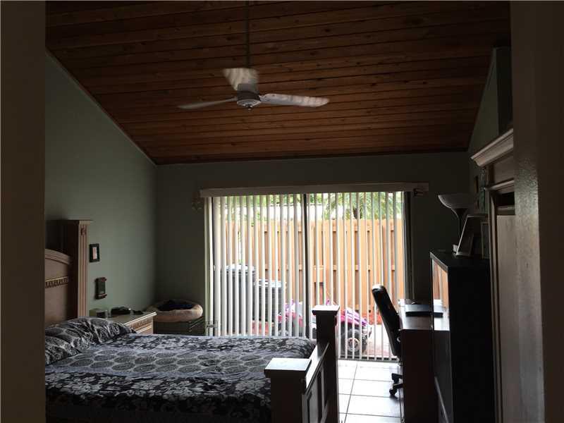 VILLAS OF PLANTATION 100- - Residential Lease