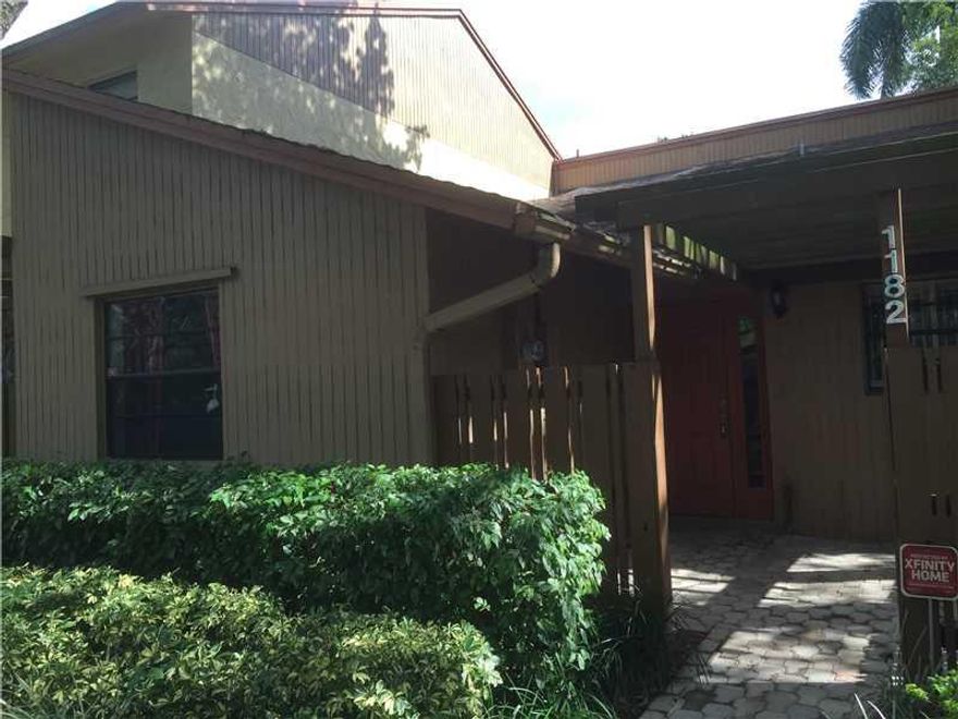 Plantation Villa close to every restaurant and store imaginable. Updated Kitchen with Stainless Steel Appliances and Granite. Tile throughout unit. Beautiful Vaulted Custom Wood Ceilings in Master Bedroom & Living Room. Two Spacious Outdoor Patio areas. A vailable 12/15/15.