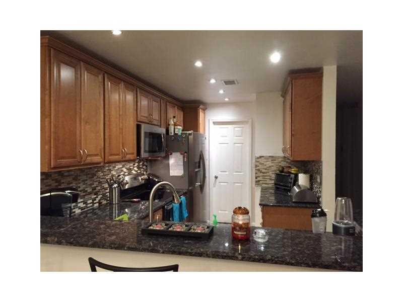 VILLAS OF PLANTATION 100- - Residential Lease