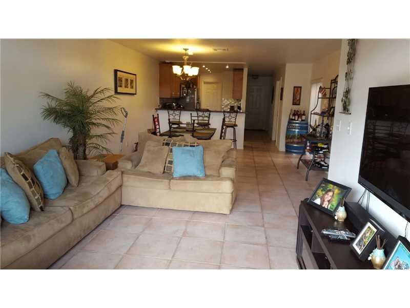 VILLAS OF PLANTATION 100- - Residential Lease