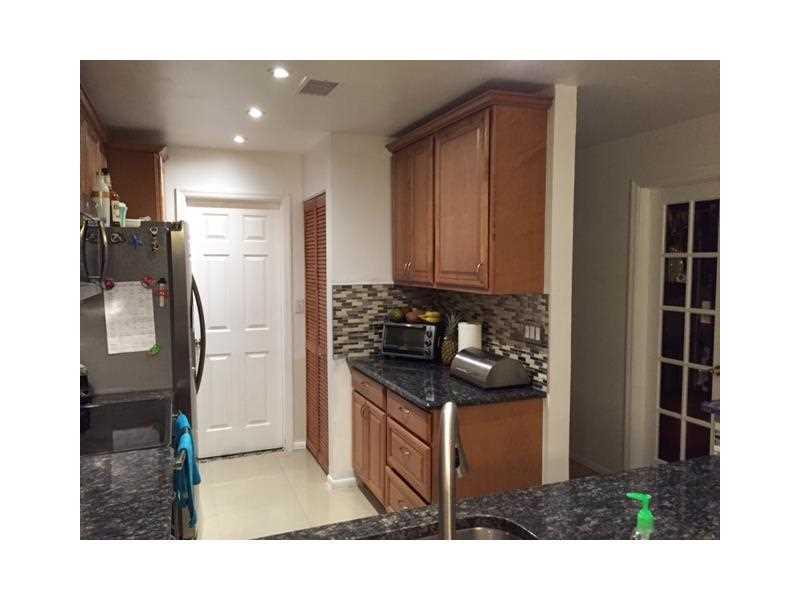 VILLAS OF PLANTATION 100- - Residential Lease