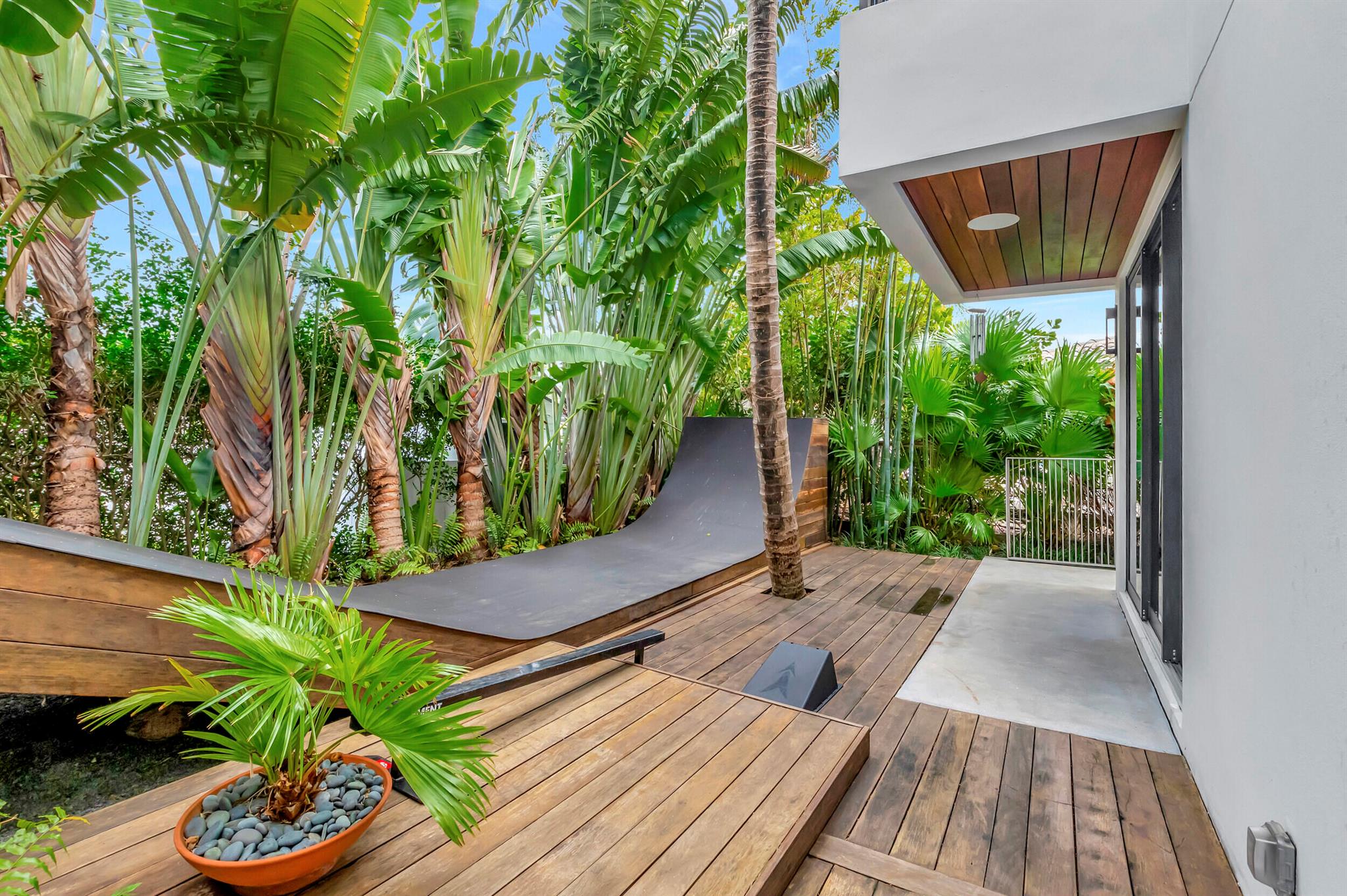 HILLSBORO SHORES SEC - Residential