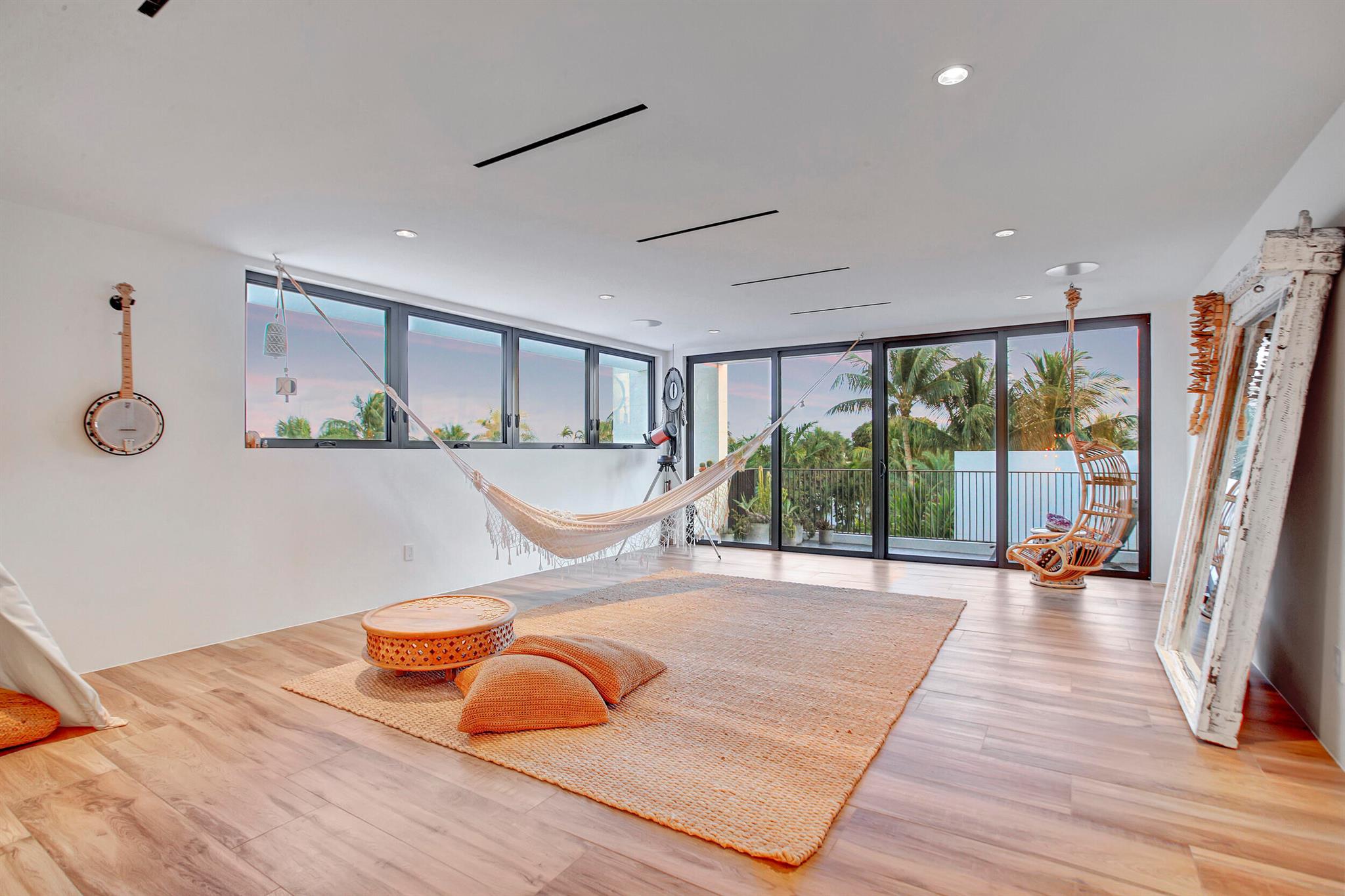 HILLSBORO SHORES SEC - Residential