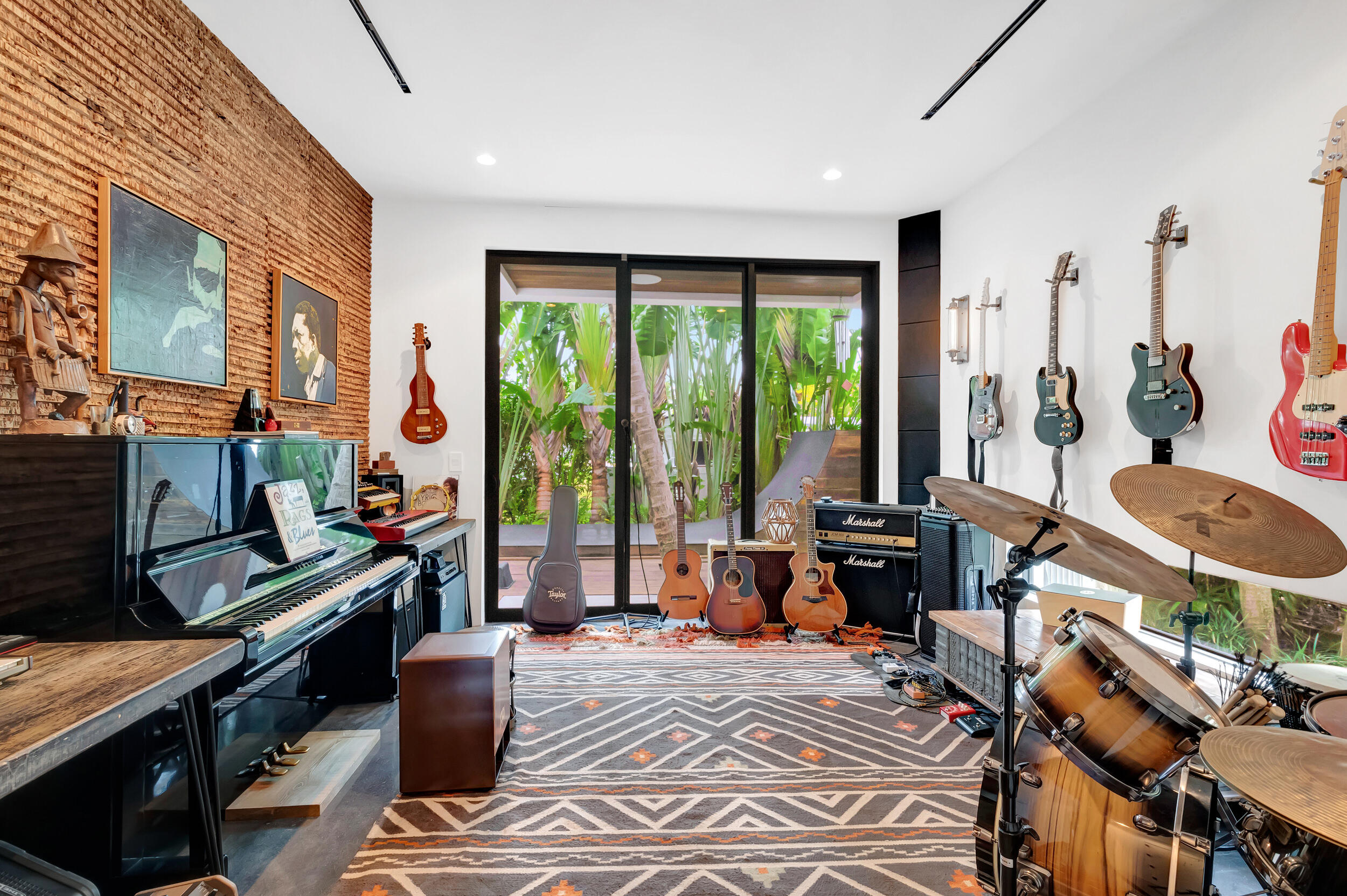 HILLSBORO SHORES SEC - Residential