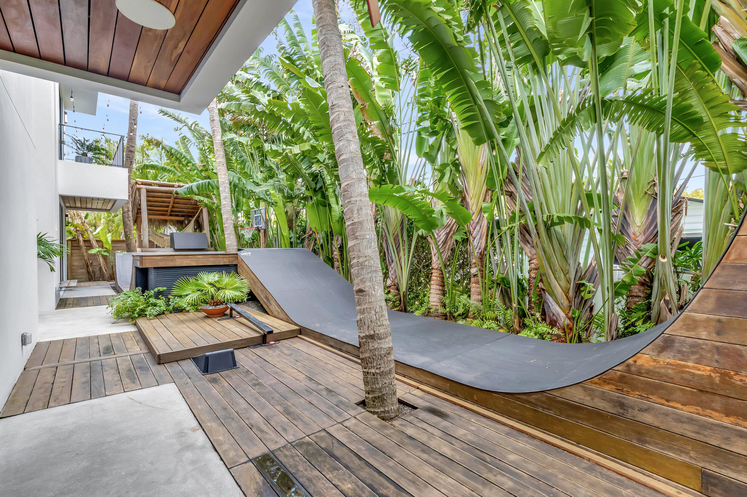 HILLSBORO SHORES SEC - Residential