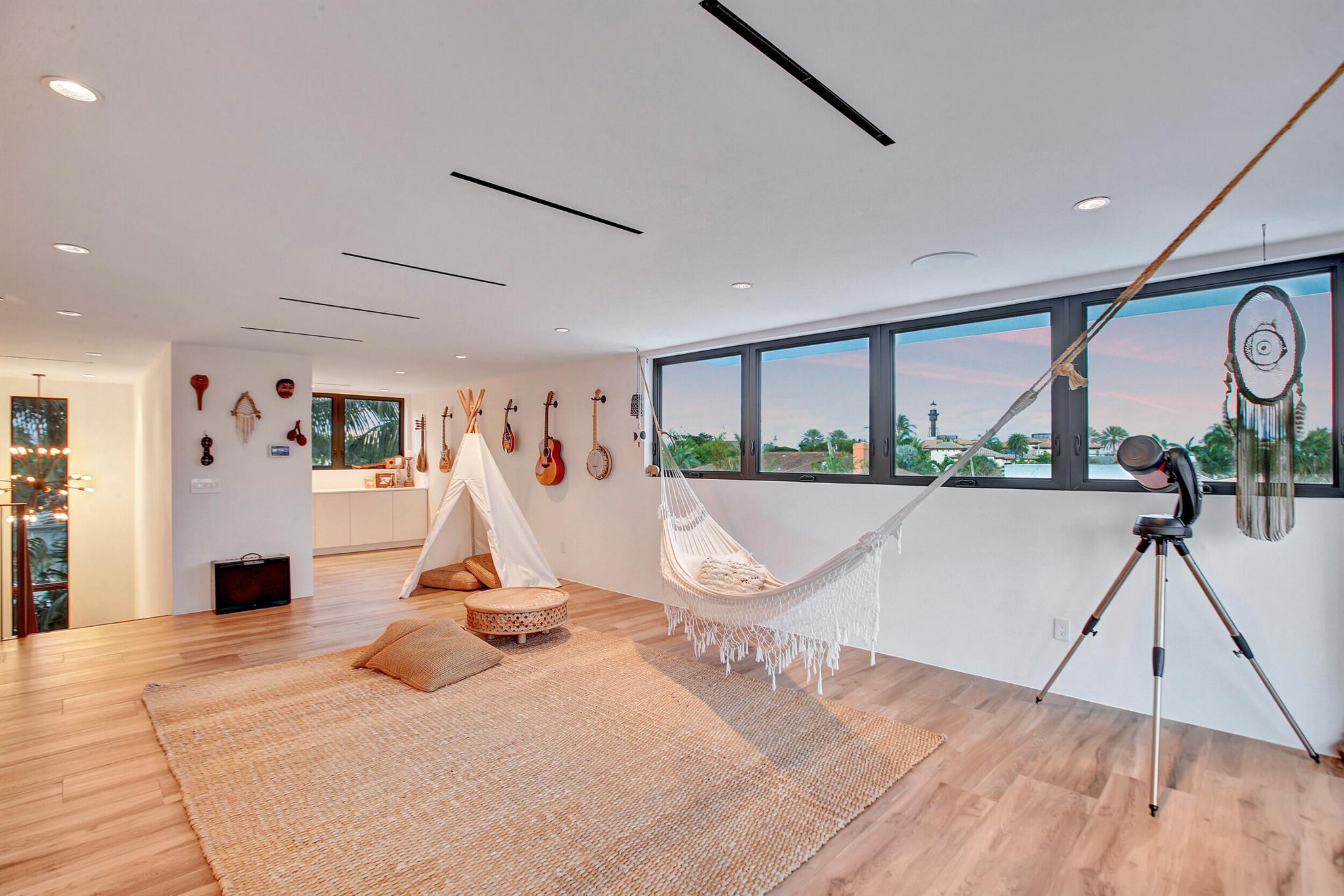 HILLSBORO SHORES SEC - Residential