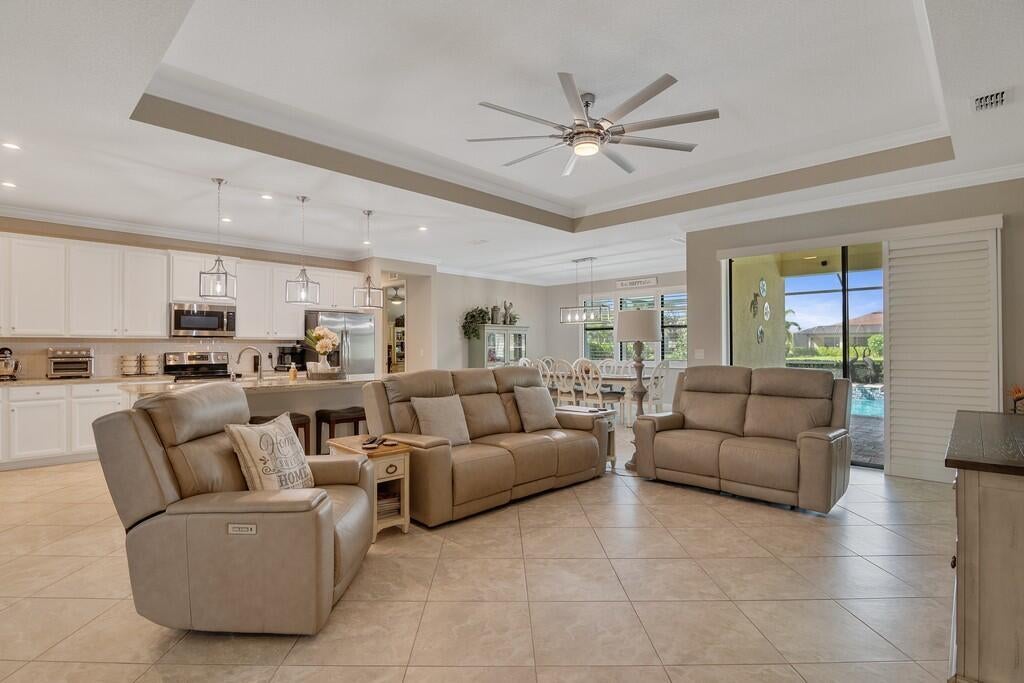6234 ARCADIA Square