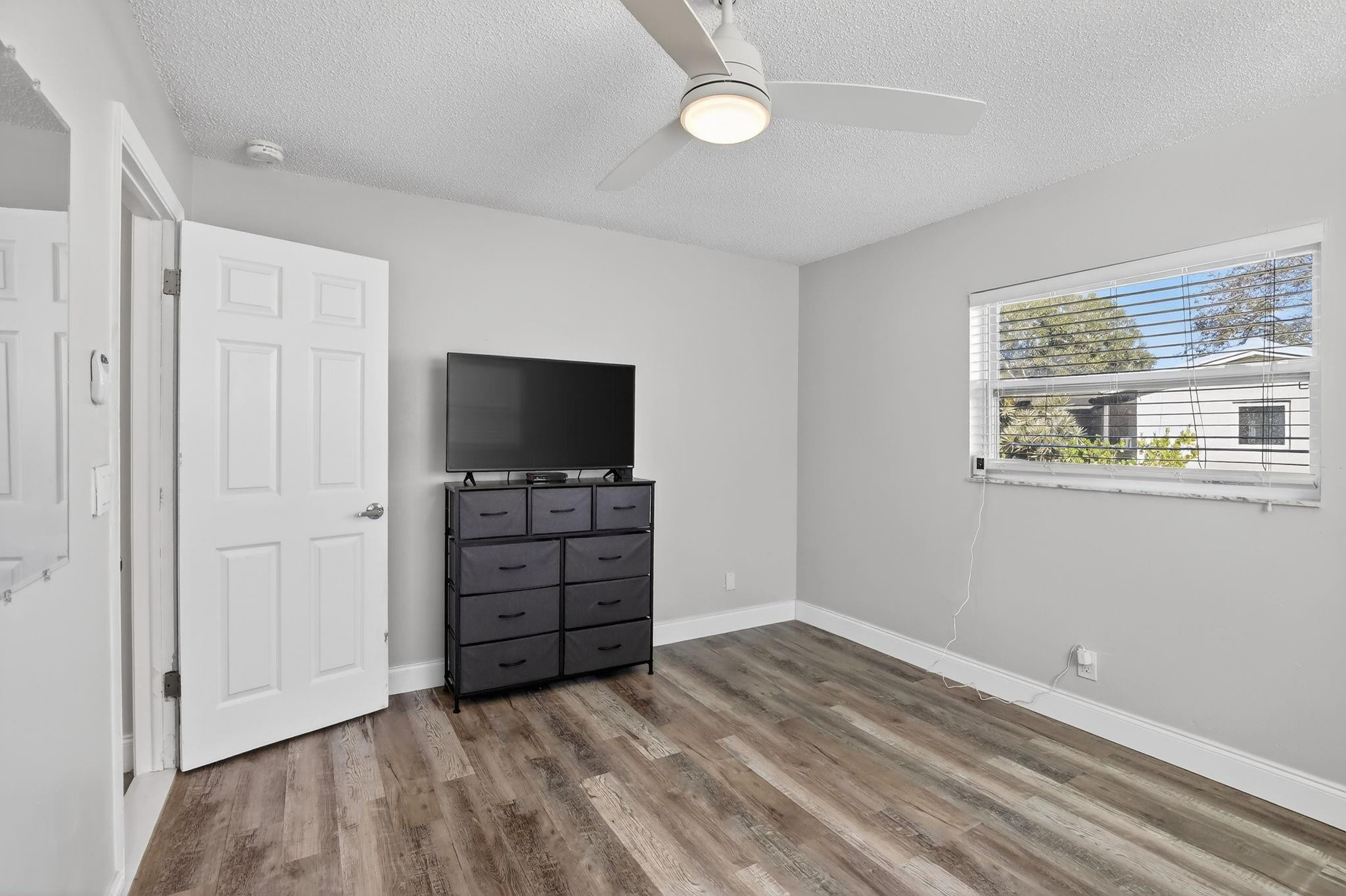 Lauderdale West 3 Sec 83- - Residential