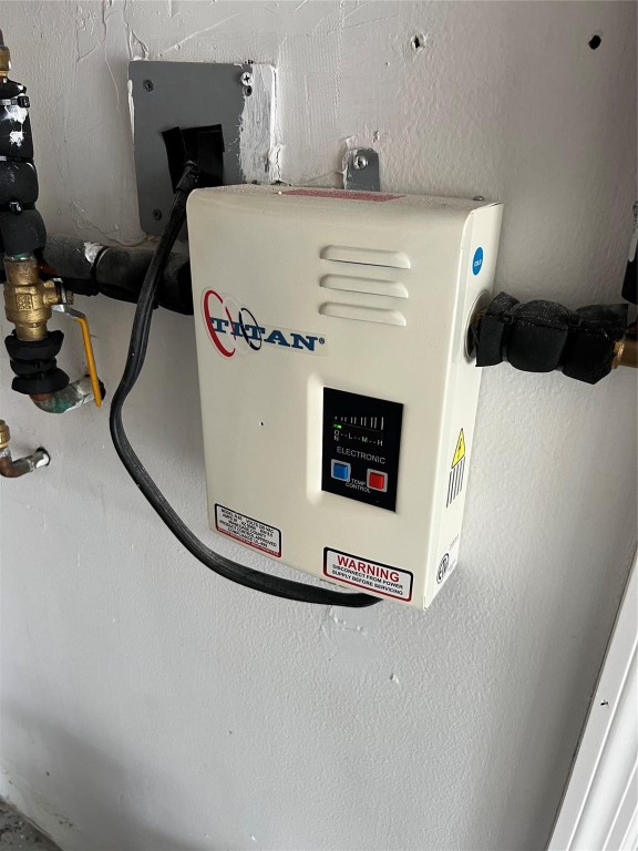 Lauderdale West 3 Sec 83- - Residential