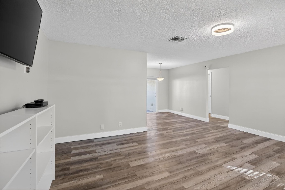 Lauderdale West 3 Sec 83- - Residential