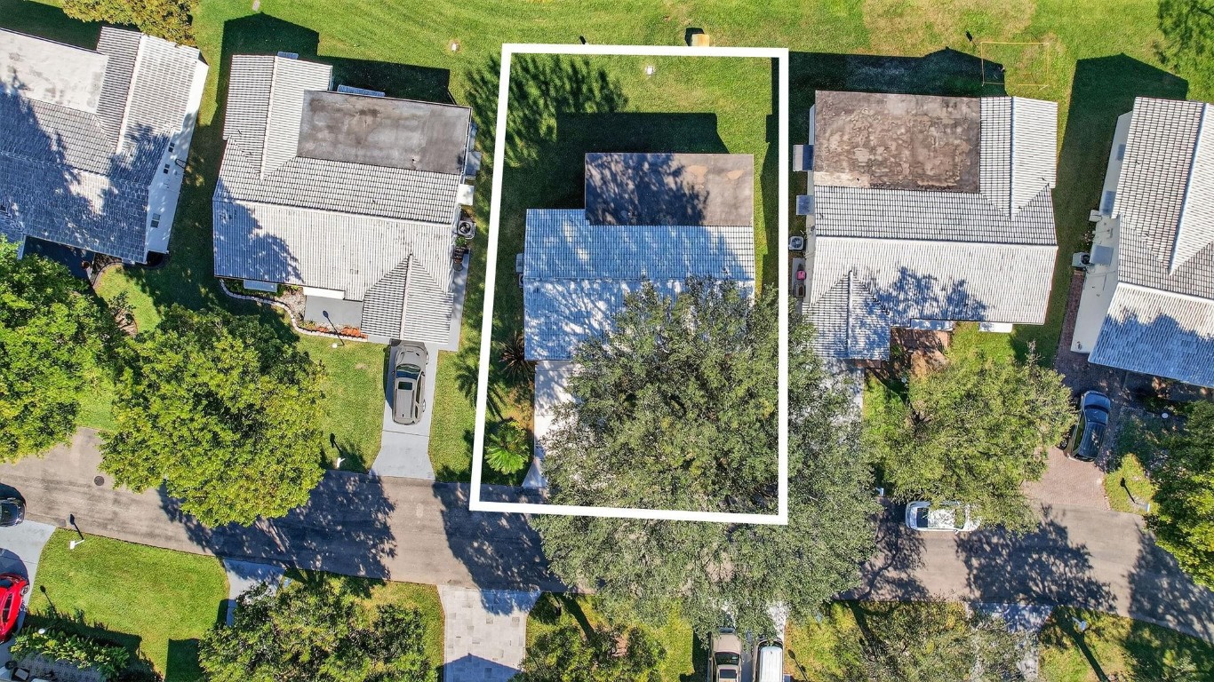 Lauderdale West 3 Sec 83- - Residential