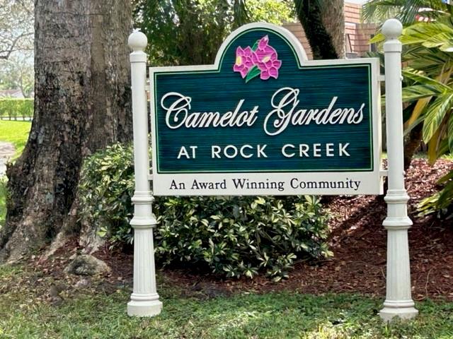 2566 Camelot Ct