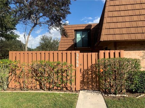 2566 Camelot Ct Hollywood FL 33026