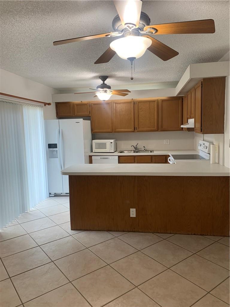 2566 Camelot Ct