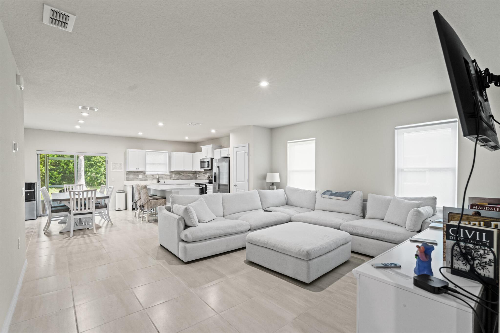 Fort Pierce, Florida 34981, United States, 3 Bedrooms Bedrooms, ,2 BathroomsBathrooms,Residential,Pending,209616