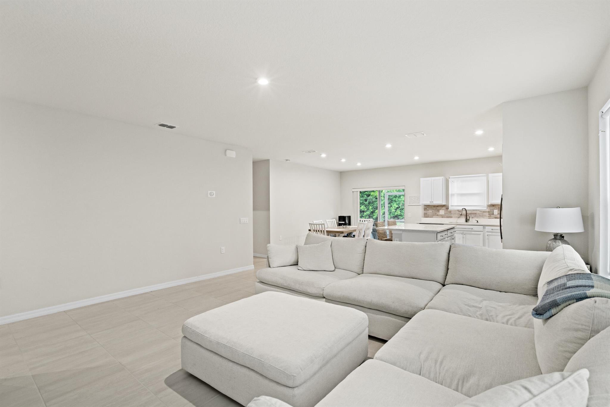 Fort Pierce, Florida 34981, United States, 3 Bedrooms Bedrooms, ,2 BathroomsBathrooms,Residential,Pending,209616