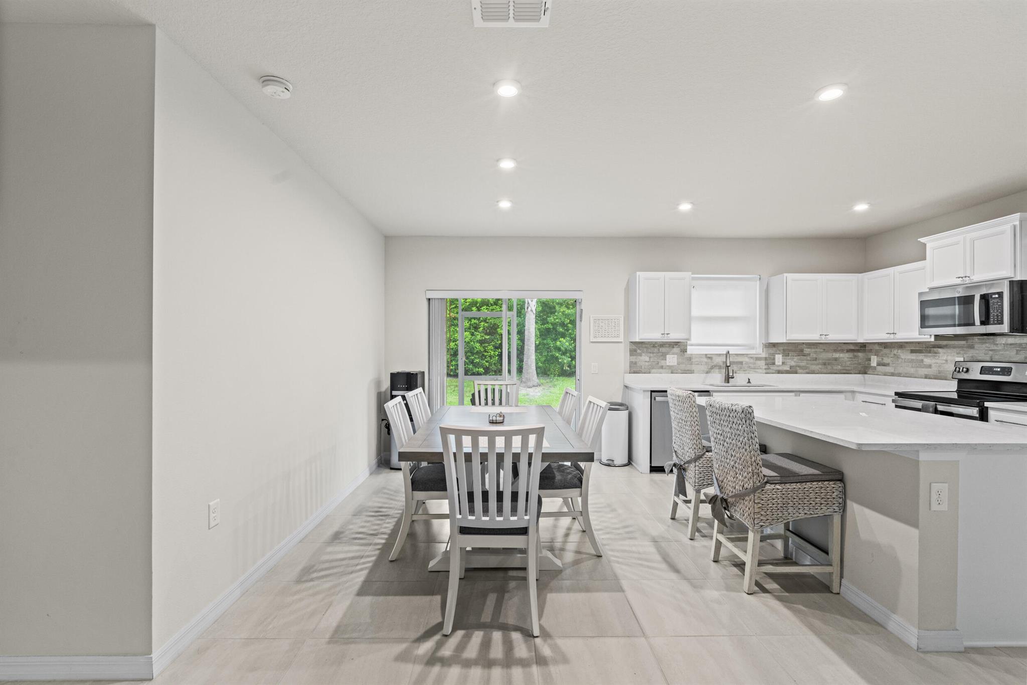 Fort Pierce, Florida 34981, United States, 3 Bedrooms Bedrooms, ,2 BathroomsBathrooms,Residential,Pending,209616