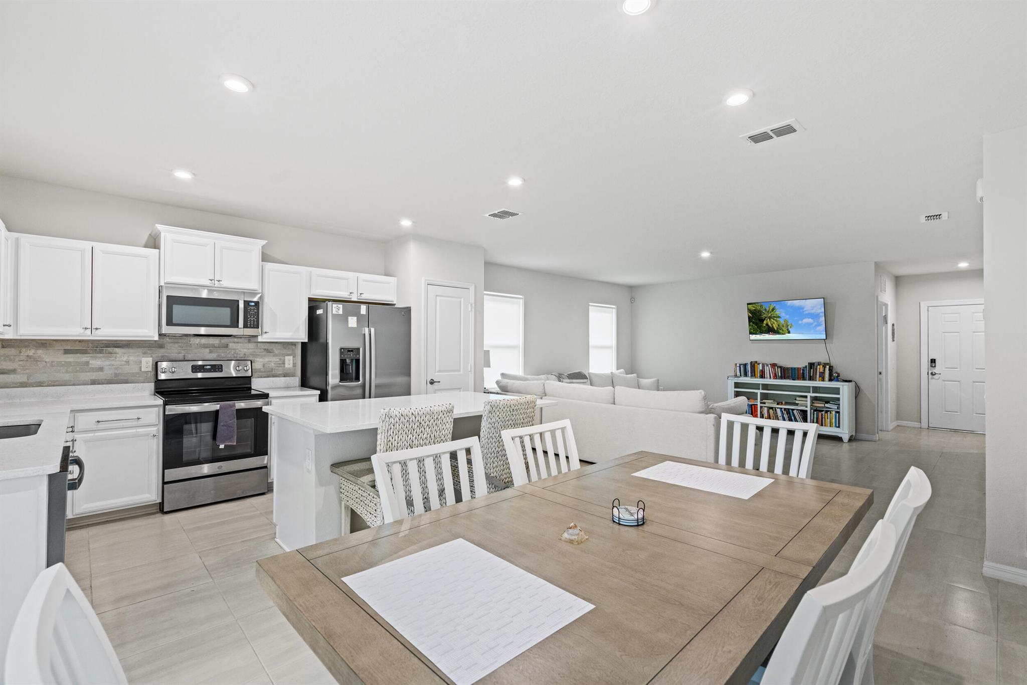 Fort Pierce, Florida 34981, United States, 3 Bedrooms Bedrooms, ,2 BathroomsBathrooms,Residential,Pending,209616