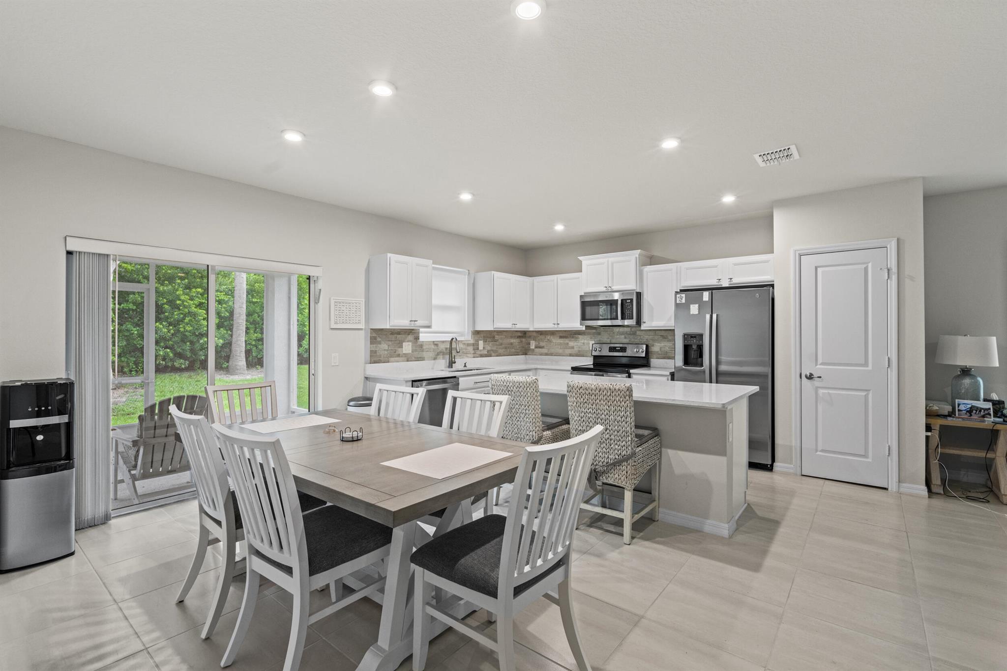 Fort Pierce, Florida 34981, United States, 3 Bedrooms Bedrooms, ,2 BathroomsBathrooms,Residential,Pending,209616