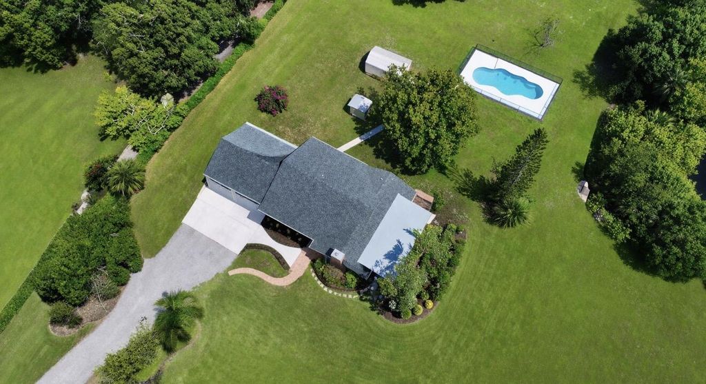 Photo of 6080 65th Street, Vero Beach, FL 32967 (MLS # B26006989)