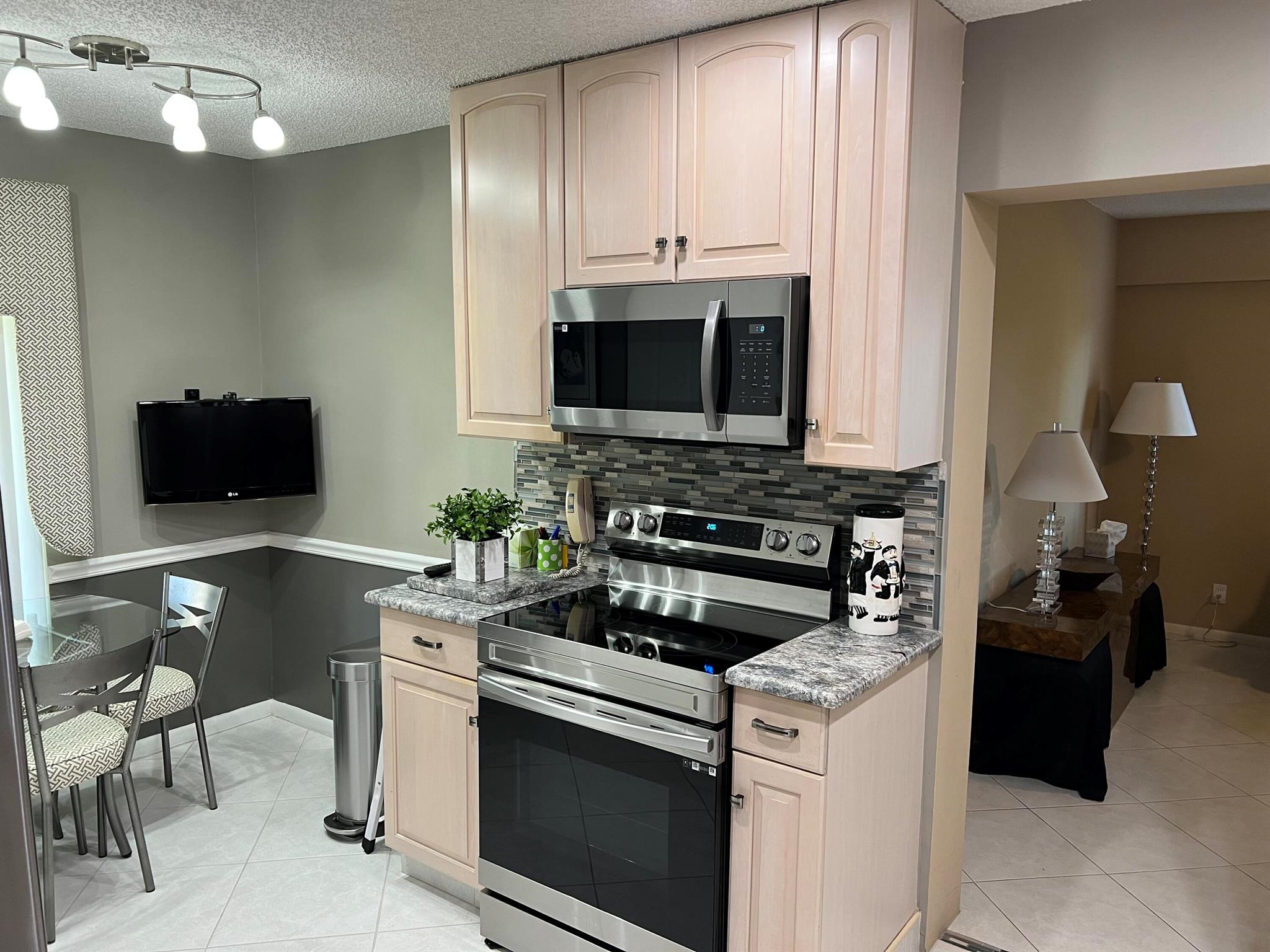 VILLAGES OF ORIOLE - Residential