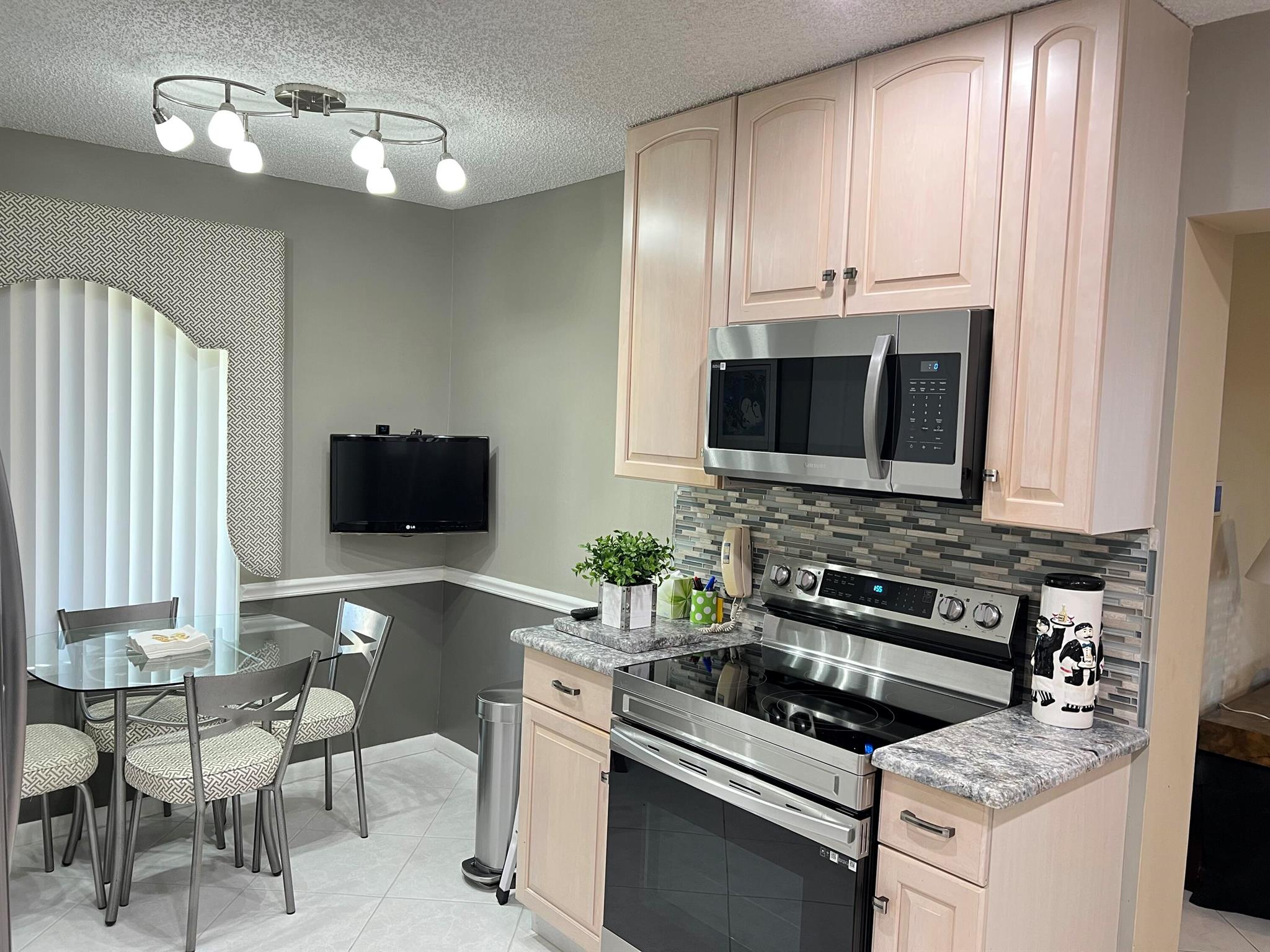 VILLAGES OF ORIOLE - Residential