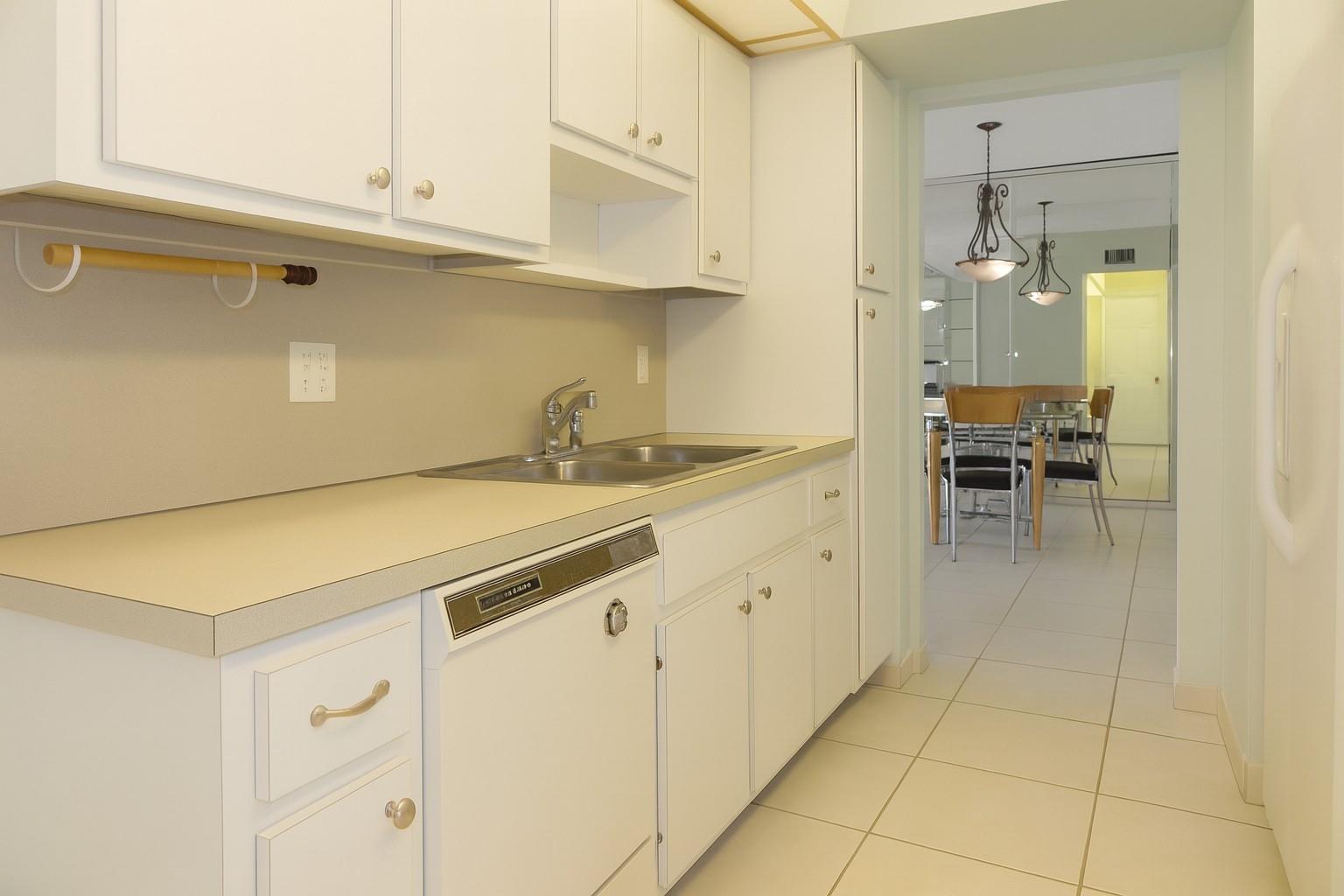 3800 Hillcrest Dr 614