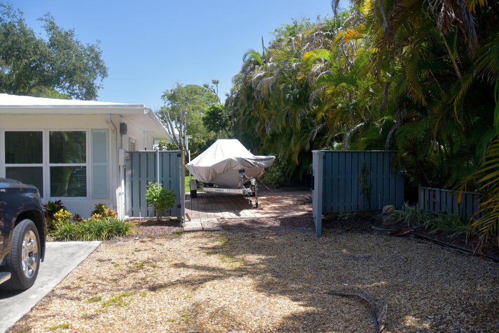 Photo of 219 OLD JUPITER BEACH Road, Jupiter, FL 33477 (MLS # B26055127)