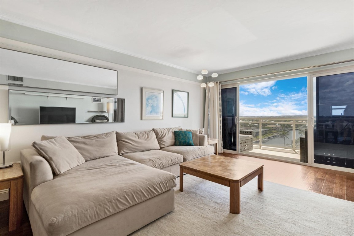 1160 Hillsboro Mile 903