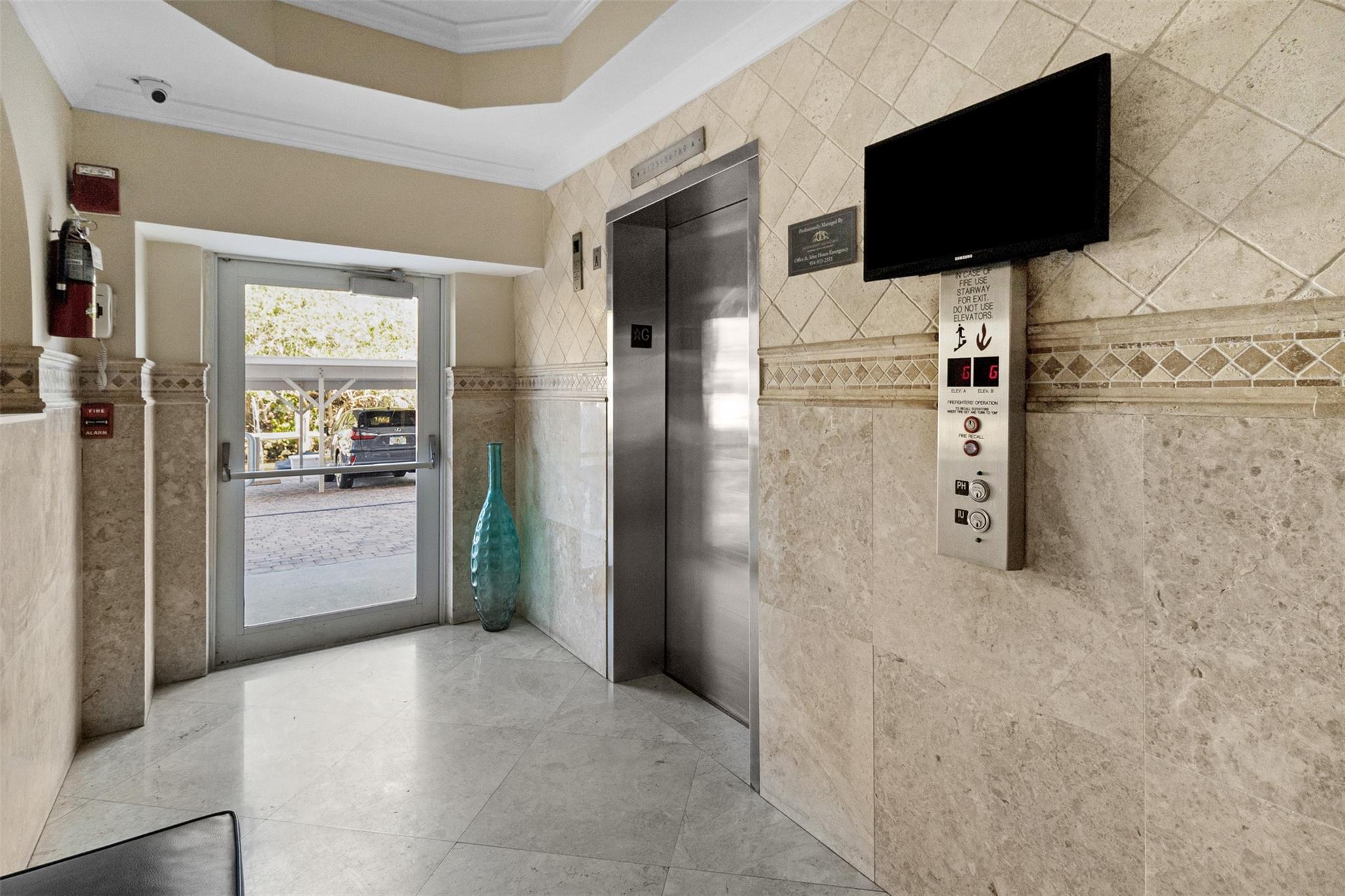 HILLSBORO ISLAND HOUSE - Residential