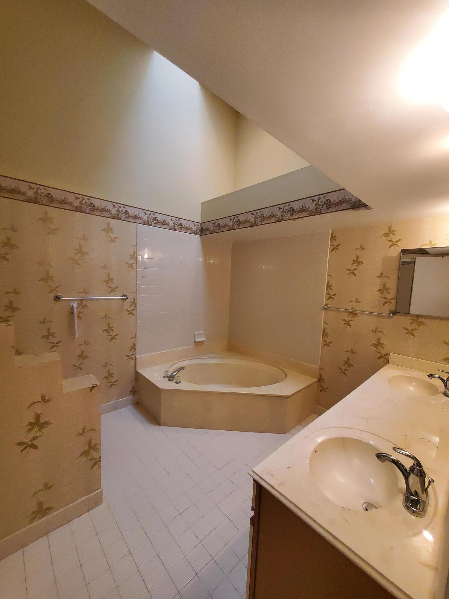 BRIGHTON LAKES - Residential