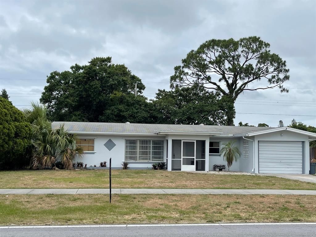 Photo of 310 Riomar Drive, Fort Pierce, FL 34952 (MLS # R10716987)