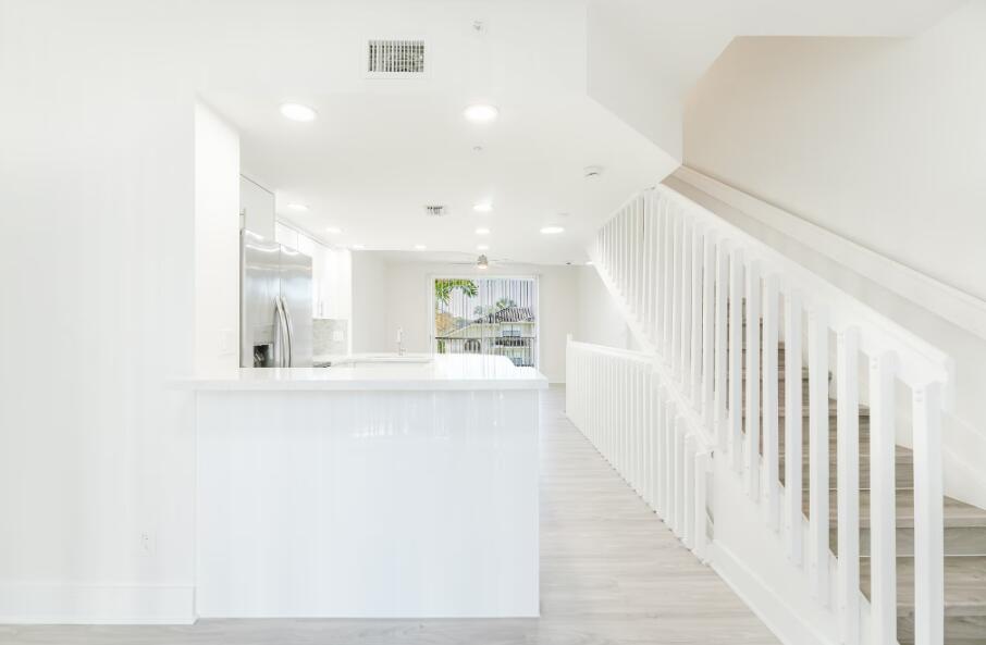 ESTADA OF LOS PASEOS - Residential Lease